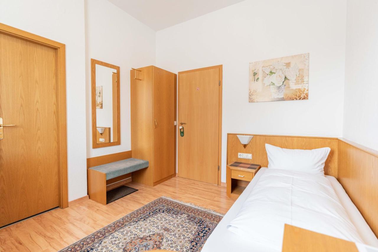 Hotel Am Roemerplatz Ульм Экстерьер фото