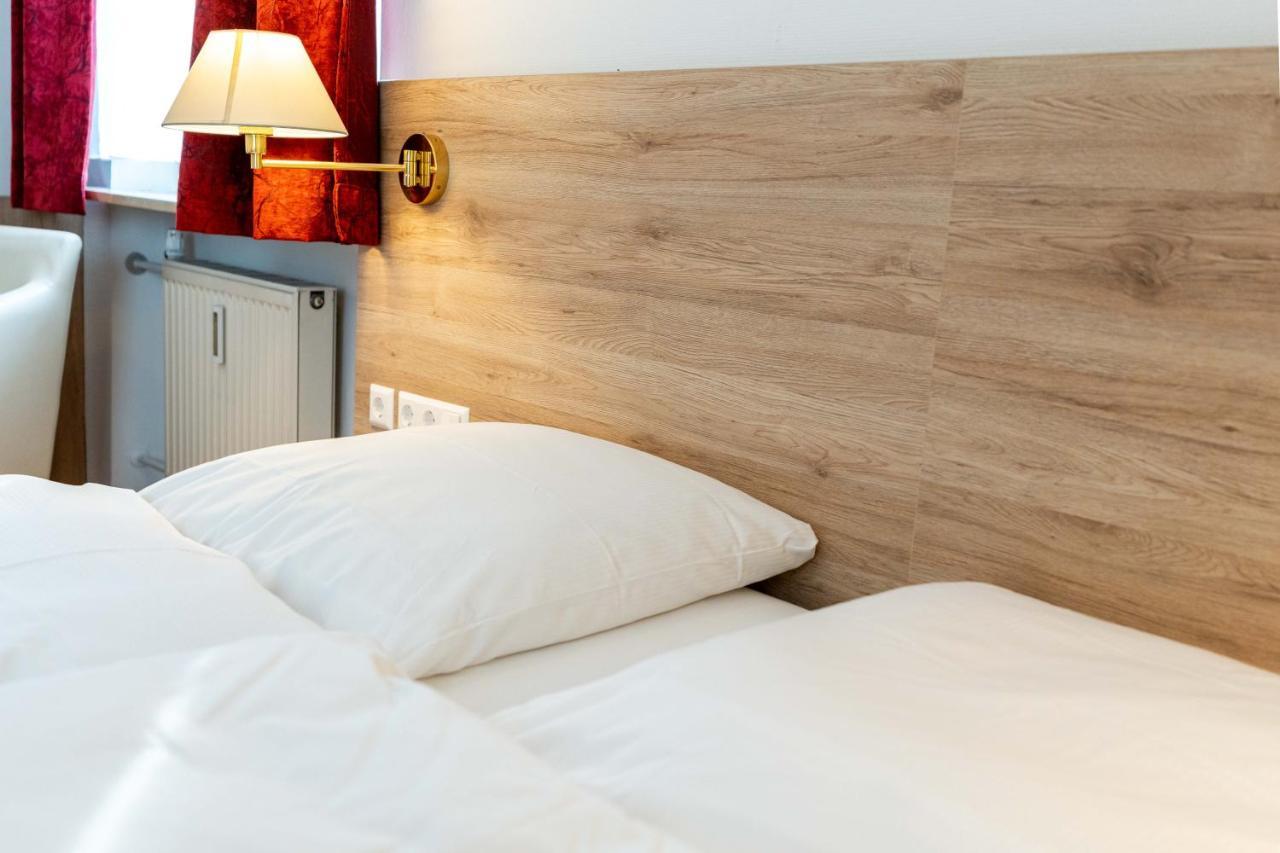 Hotel Am Roemerplatz Ульм Экстерьер фото