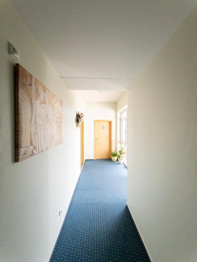 Hotel Am Roemerplatz Ульм Экстерьер фото