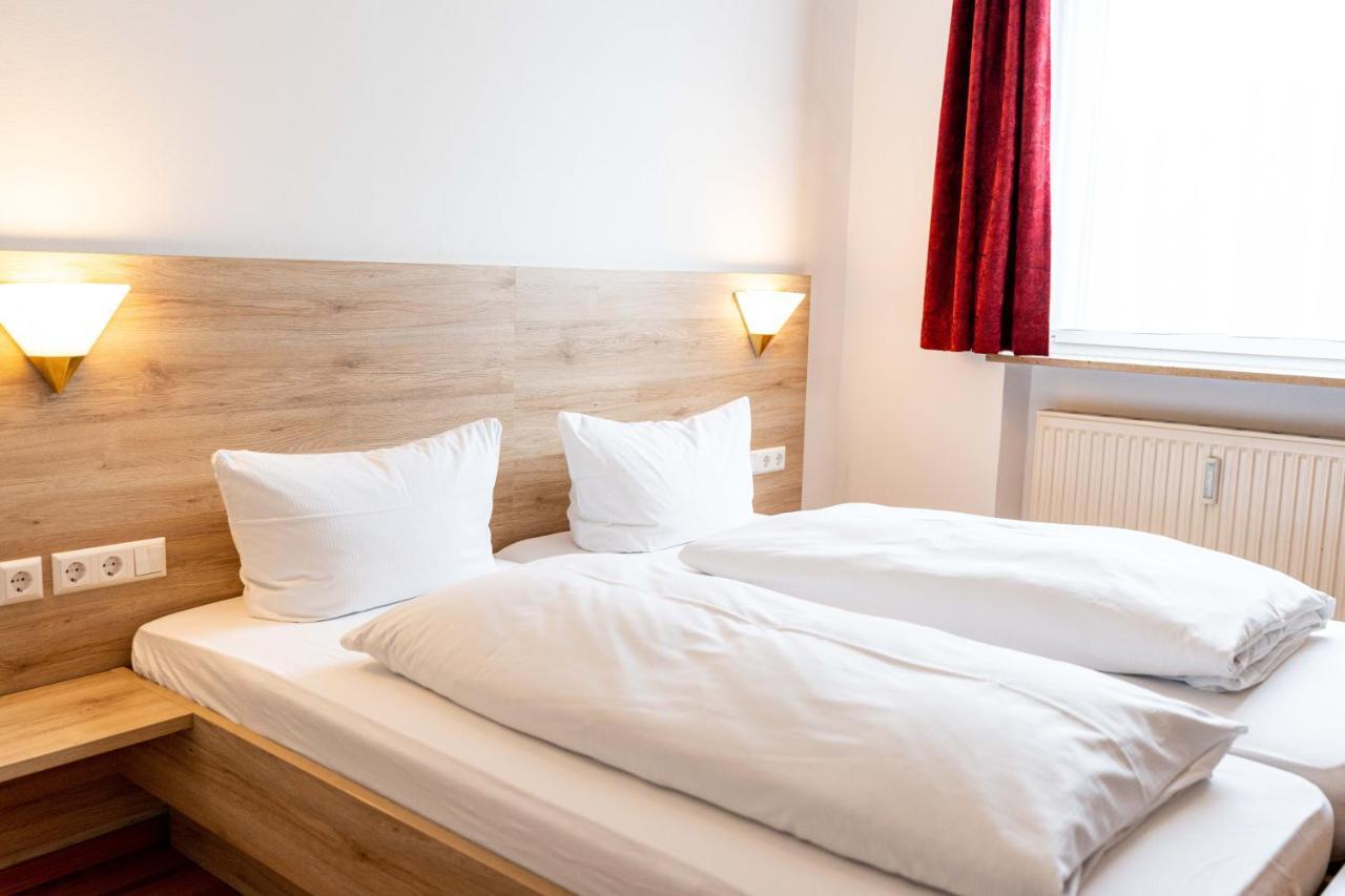 Hotel Am Roemerplatz Ульм Экстерьер фото