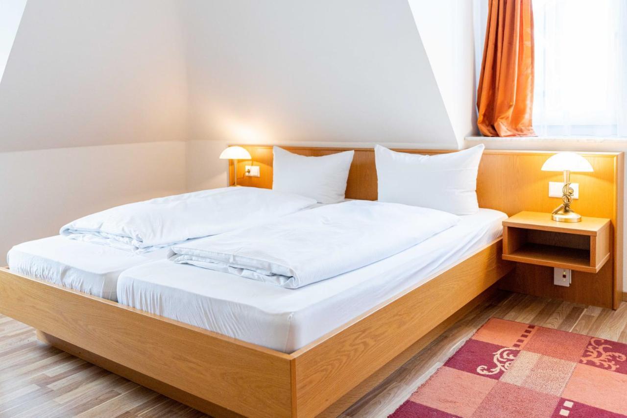 Hotel Am Roemerplatz Ульм Экстерьер фото